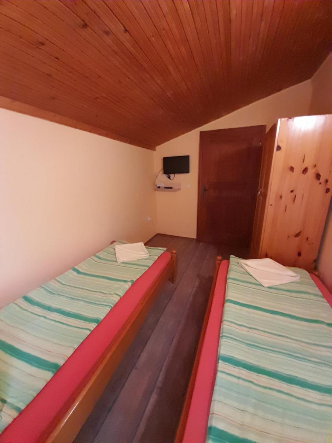 Guest House Lorian Madzhare Exterior photo